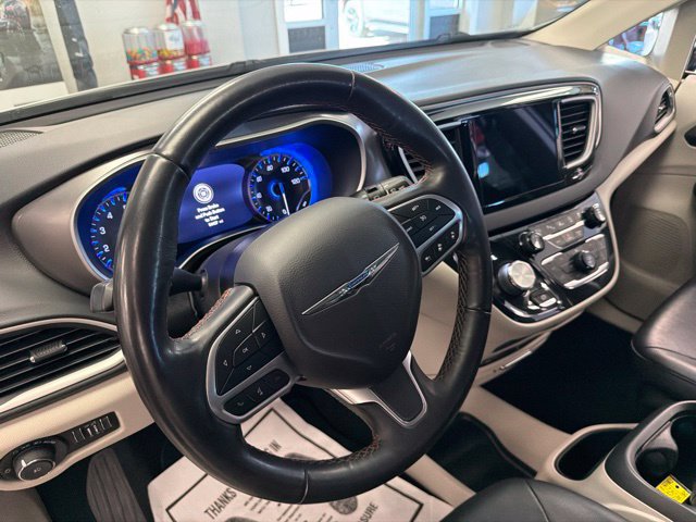 Used 2020 Chrysler Pacifica Touring-L Plus w/ Advanced Safetytec Group FWD image 5