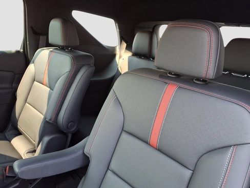Used 2025 Chevrolet Traverse RS w/ LPO, Floor Liner Package AWD/4WD image 16