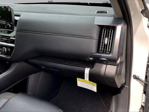 Used 2024 Nissan Pathfinder SL FWD image 26