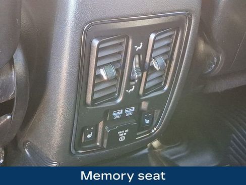 Used 2020 Jeep Grand Cherokee Overland image 14