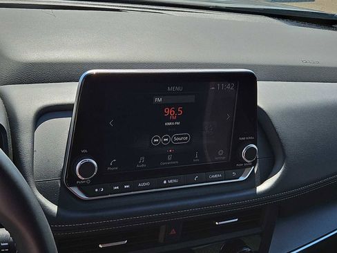 Used 2025 Nissan Rogue SV FWD image 24