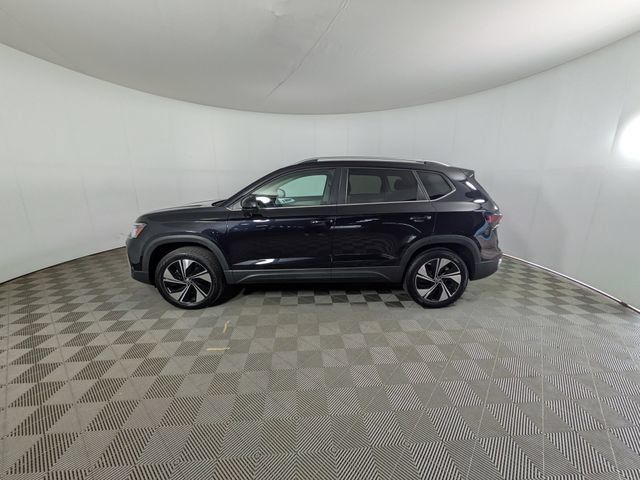Used 2025 Volkswagen Taos SE AWD/4WD image 23