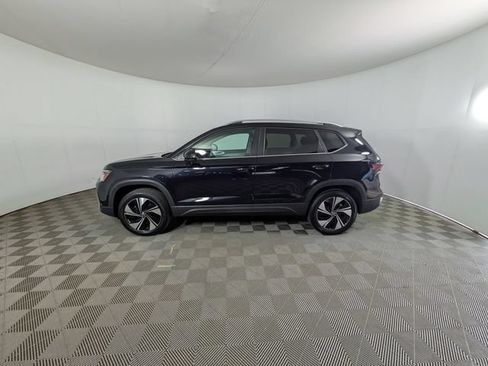 Used 2025 Volkswagen Taos SE AWD/4WD image 23