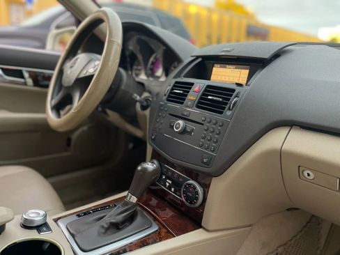 Used 2010 Mercedes-Benz C 300 Sedan image 18