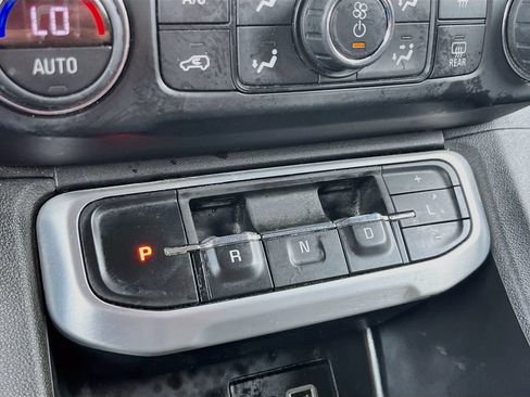 Used 2020 GMC Acadia SLE w/ Driver Convenience Package FWD image 16