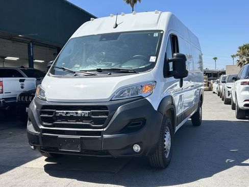 Used 2024 RAM ProMaster 2500 w/ Convenience Group FWD image 2