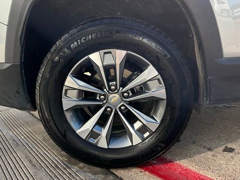 Used 2025 Chevrolet Equinox LT image 9