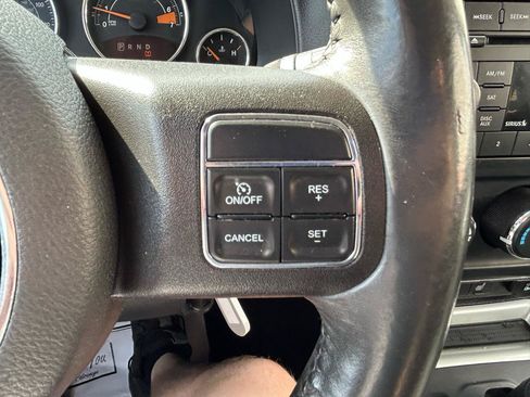 Used 2014 Jeep Compass Latitude FWD image 19