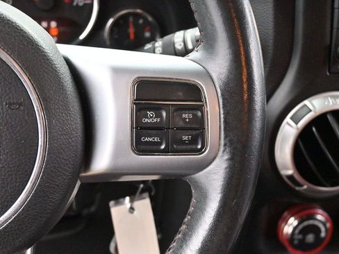 Used 2013 Jeep Wrangler Unlimited Rubicon AWD/4WD image 15