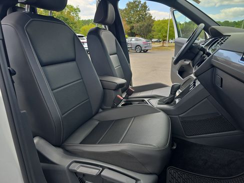 Used 2021 Volkswagen Tiguan SE R-Line FWD image 10