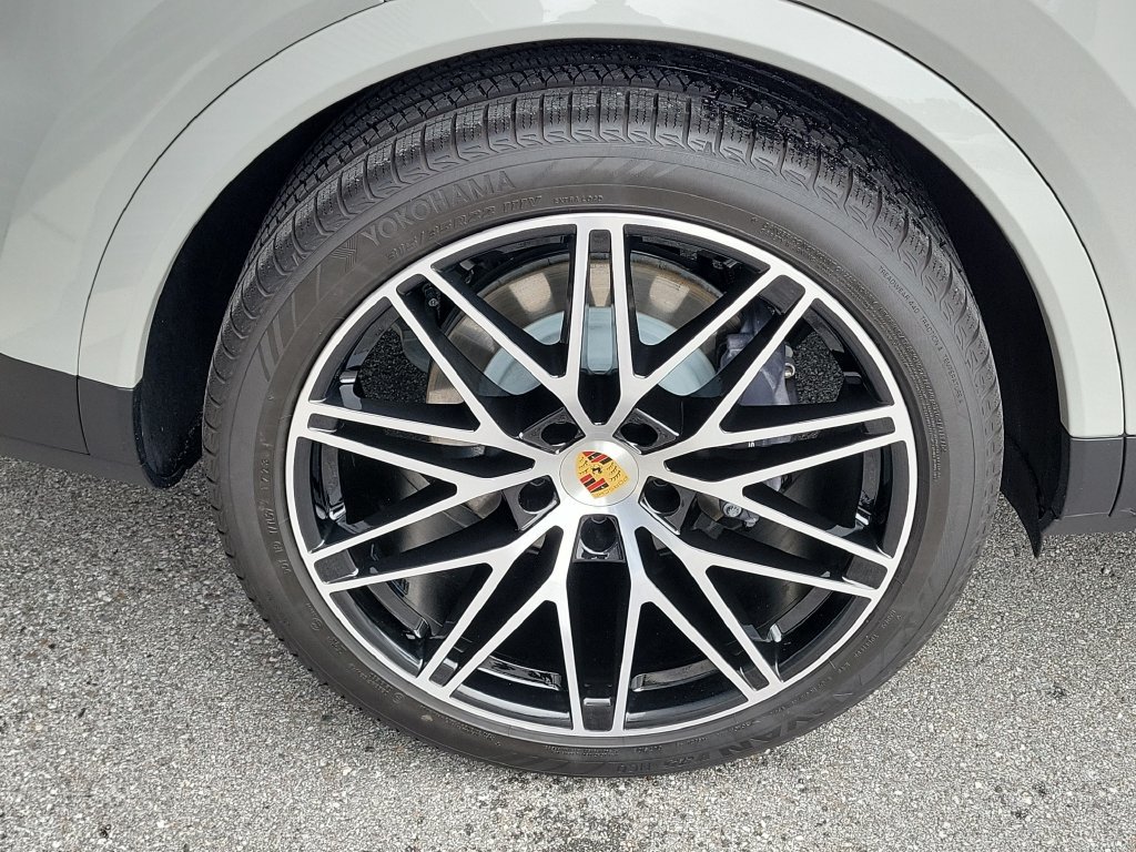 Certified 2024 Porsche Cayenne Coupe AWD/4WD image 14