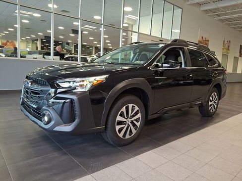 Certified 2025 Subaru Outback Premium image 3