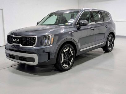 Used 2023 Kia Telluride EX w/ EX Captain's Chair Package