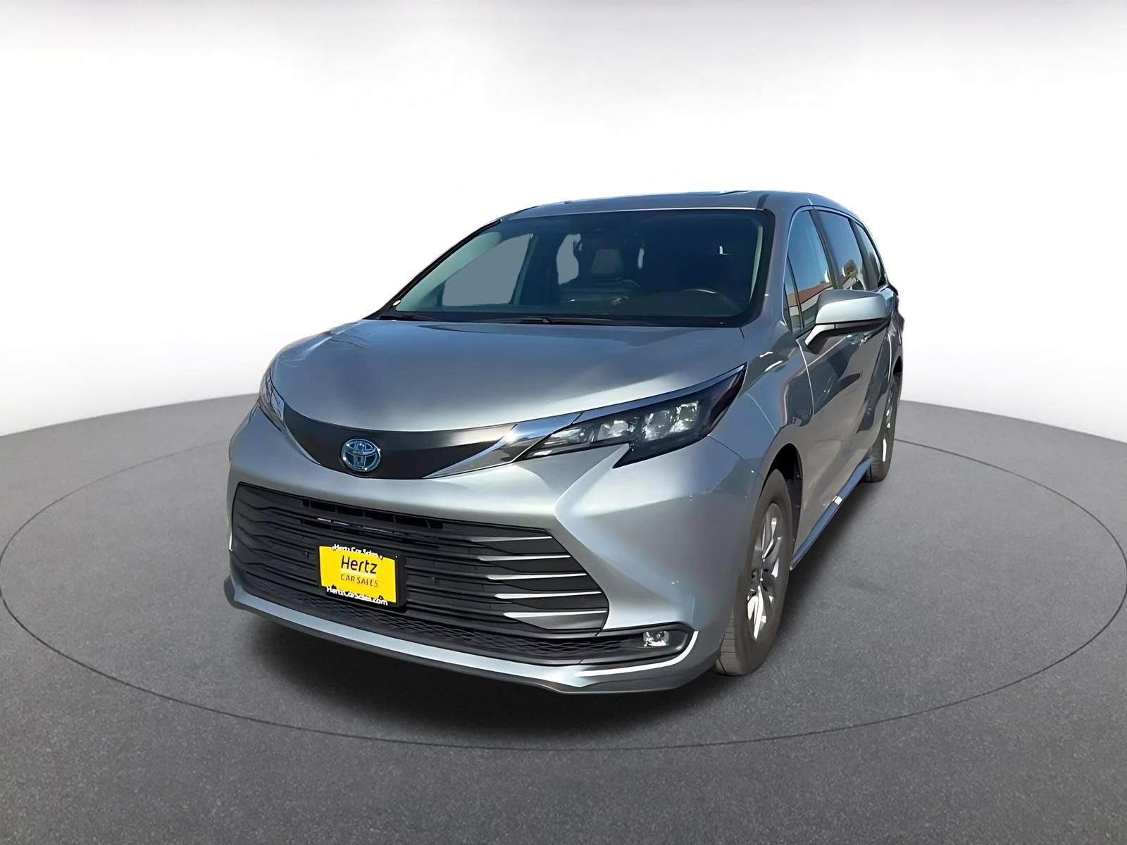 Used 2025 Toyota Sienna XLE FWD image 6
