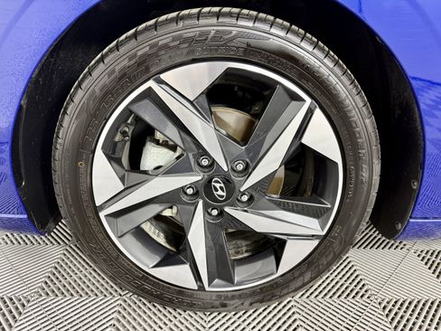 Used 2023 Hyundai Elantra Limited image 9