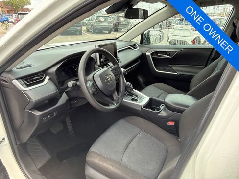 Used 2025 Toyota RAV4 XLE AWD/4WD image 14