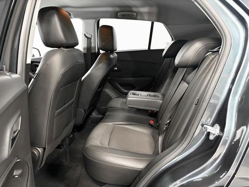 Used 2022 Chevrolet Trax LT w/ Driver Confidence Package image 5