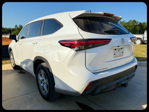 Used 2023 Toyota Highlander L image 3