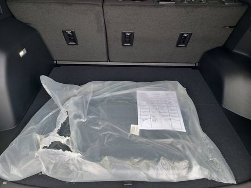 New 2027 Chevrolet Equinox LT FWD image 9