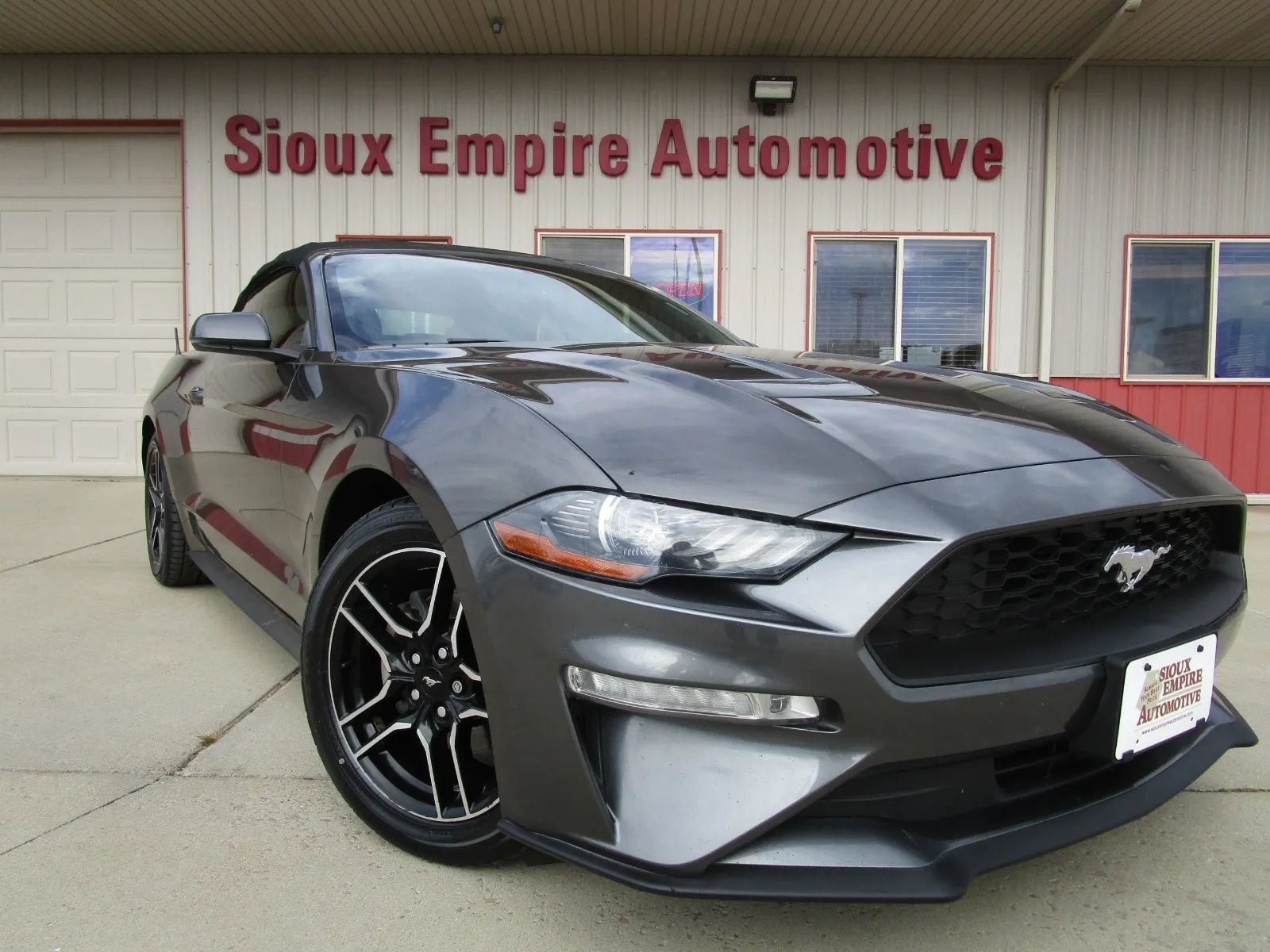 Used 2018 Ford Mustang Premium RWD image 1