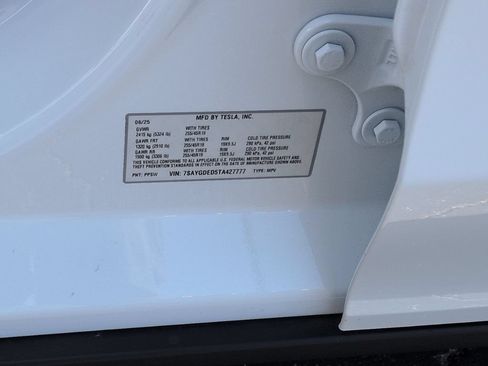 Used 2026 Tesla Model Y 2WD image 30