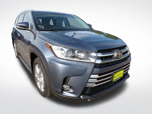 Used 2018 Toyota Highlander Limited w/ Protection Package #3 AWD/4WD image 9