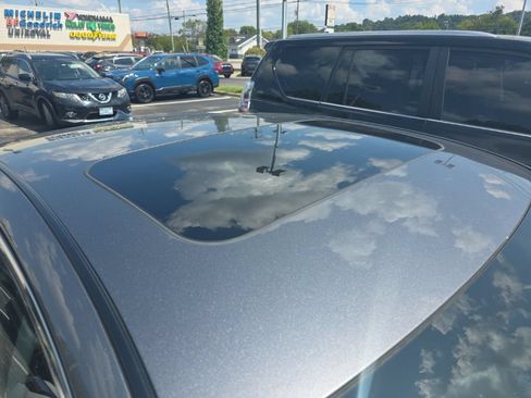 Used 2021 INFINITI Q50 Luxe AWD/4WD image 5