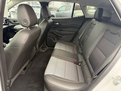 Used 2025 Chevrolet Trax LT w/ LT Convenience Package image 30