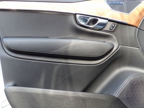 Certified 2025 Volvo XC90 B6 Plus image 13