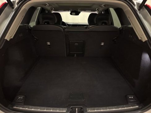Used 2021 Volvo XC60 T6 Momentum image 9