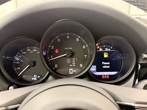 Used 2025 Porsche Macan image 19