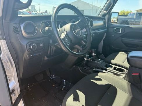 Used 2023 Jeep Wrangler Unlimited w/ Cold Weather Group AWD/4WD image 18
