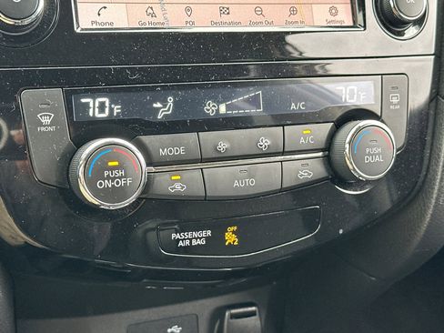 Certified 2019 Nissan Rogue SV w/ Premium Package image 21