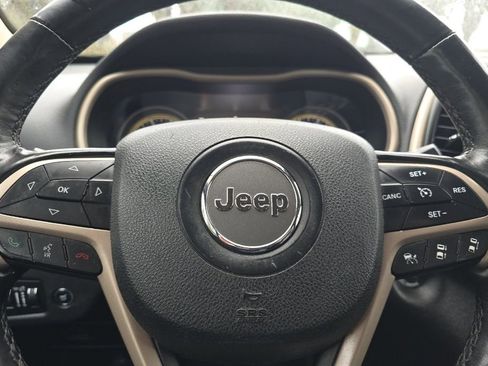 Used 2015 Jeep Cherokee Limited w/ Luxury Group image 23