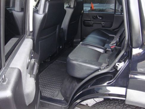 Used 2004 Land Rover Discovery S AWD/4WD image 11
