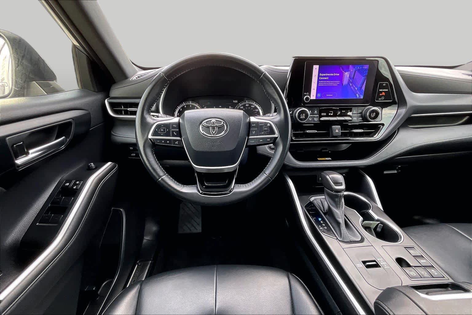Used 2023 Toyota Highlander XSE FWD image 6
