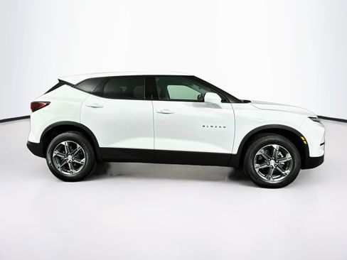 Used 2025 Chevrolet Blazer LT AWD/4WD image 10