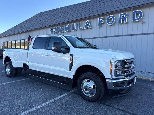 Certified 2025 Ford F350 Lariat w/ Lariat Ultimate Package AWD/4WD image 1