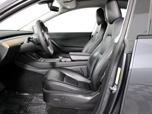 Used 2021 Tesla Model Y Long Range image 9