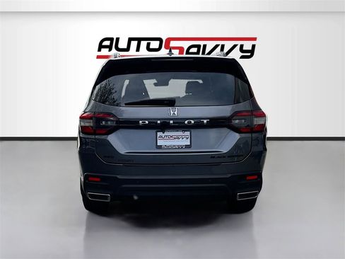Used 2025 Honda Pilot Black Edition image 6