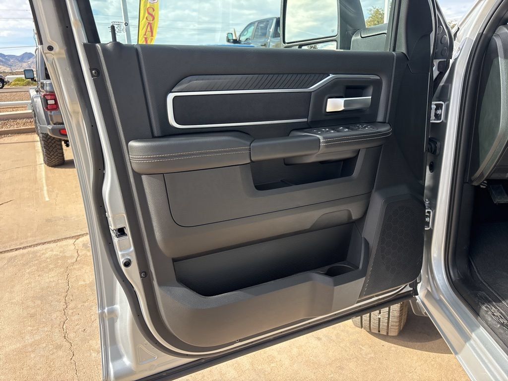 New 2026 RAM 3500 Big Horn AWD/4WD image 13