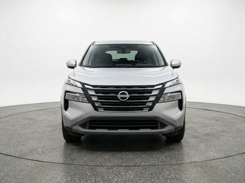 Used 2025 Nissan Rogue SV FWD image 2