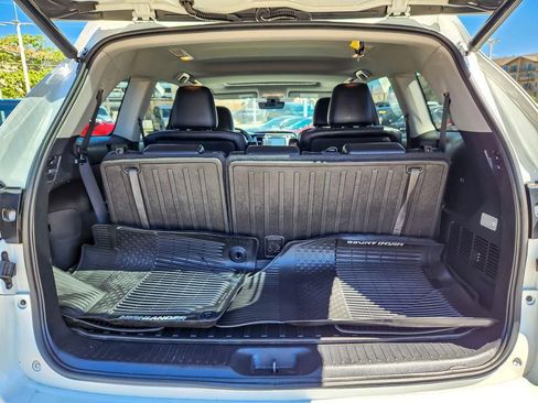 Used 2019 Toyota Highlander XLE AWD/4WD image 23