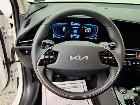 Used 2024 Kia Niro EX FWD image 13