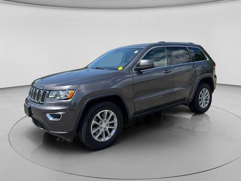 Used 2021 Jeep Grand Cherokee Laredo AWD/4WD image 2