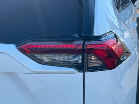 Used 2019 Toyota RAV4 XLE w/ Convenience Package AWD/4WD image 18