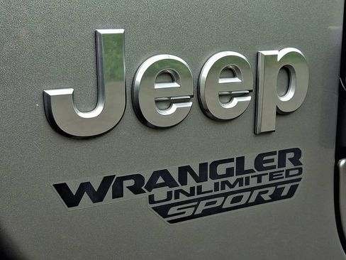 Used 2018 Jeep Wrangler Unlimited Sport S AWD/4WD image 30