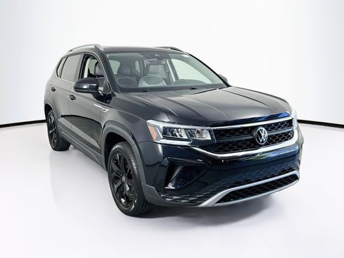 Used 2023 Volkswagen Taos SE image 3