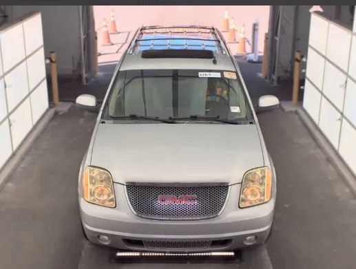 Used 2011 GMC Yukon XL Denali AWD/4WD image 3