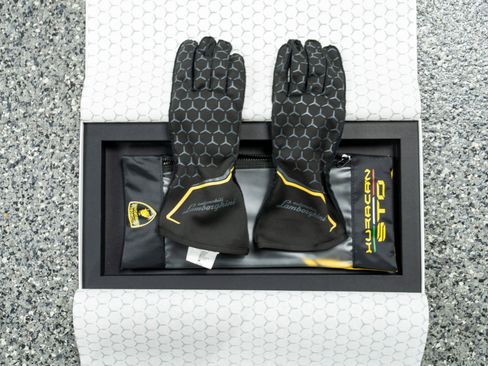 Used 2021 Lamborghini Huracan STO image 33